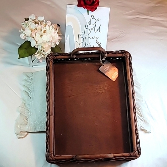 *Threshold designed w/ Studio McGee handcrafted 17"L x 14 1/4" W x 5 3/4" H tray - Picture 4 of 12